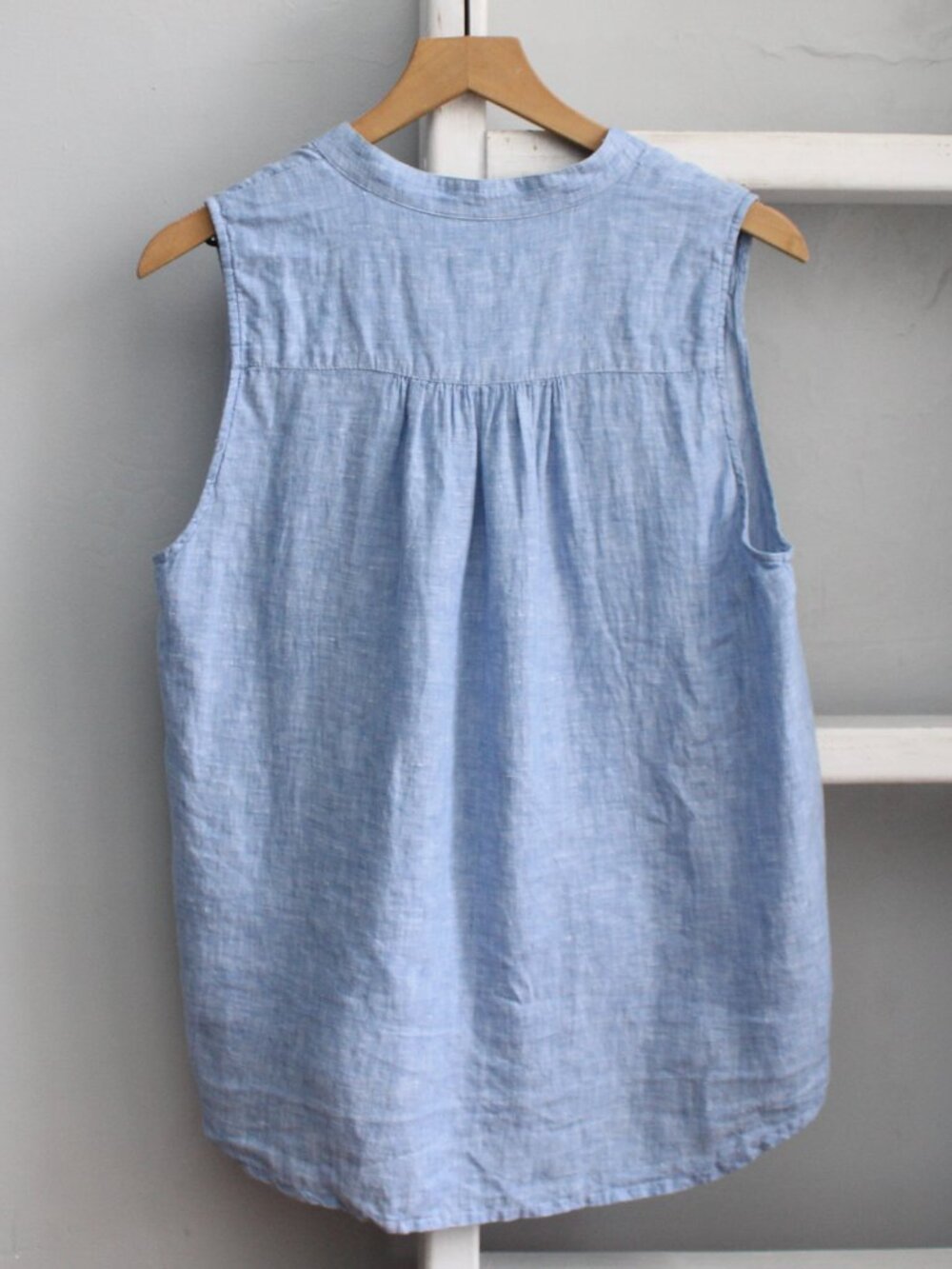 INC Chambray Blue 100% Linen Sleeveless Wrap Front Lightweight Blouse Size 10 - Picture 2 of 3